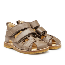 Indlæs billede til gallerivisning Begyndersandal m. velcro, Brun