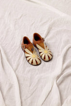 Indlæs billede til gallerivisning Sandal m. spænde, Congac/Råhvid