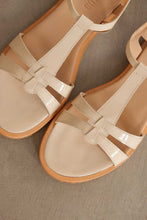 Indlæs billede til gallerivisning Sandal m. spænde, Beige