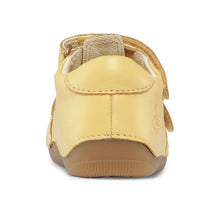 Indlæs billede til gallerivisning Begyndersandal m. velcro, Gul