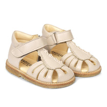 Indlæs billede til gallerivisning Angulus begyndersandal med velcro lukning front