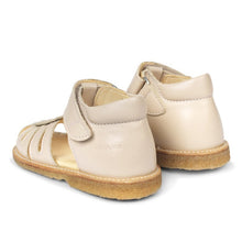 Indlæs billede til gallerivisning angulus begyndersandal med velcrolunking puddderfarvede bag