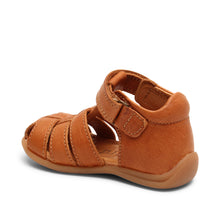 Indlæs billede til gallerivisning Begyndersandal m. velcro, Cognac
