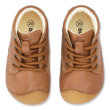 Indlæs billede til gallerivisning Bundgaard begyndersko med Zero Heel sål og snøre lukning/ Cognac top