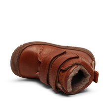 Indlæs billede til gallerivisning Bisgaard begynder TEX-støvle med dobbelt velcrolukning/ Cognac top