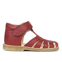 Indlæs billede til gallerivisning Angulus begyndersandal med velcrolukning og hjerteudskæring/ Rød