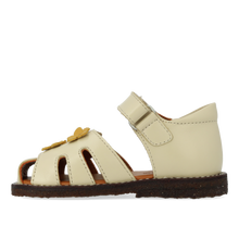 Indlæs billede til gallerivisning Begyndersandal m. velcro, Råhvid
