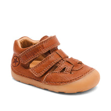 Indlæs billede til gallerivisning Begyndersandal m. velcro, Cognac
